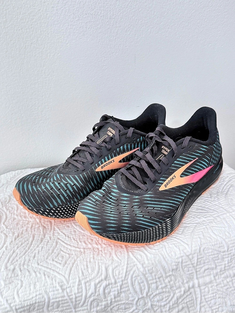 Brooks Hyperion Tempo Men’s Running Shoes Size 10 Black Teal Pink DNA Flash